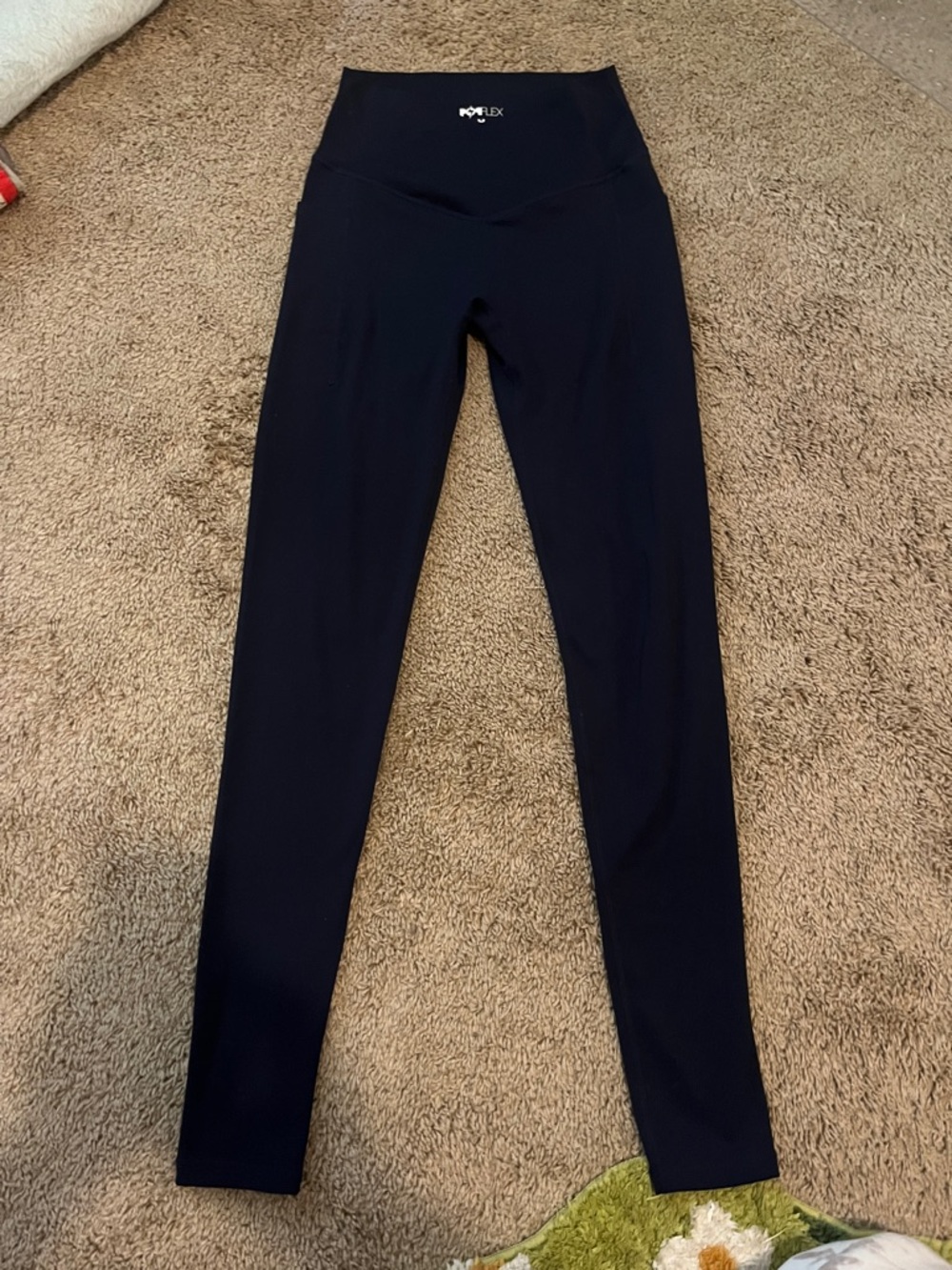 Popflex medium navy 31” inseam criss cross waist leggings with pockets
